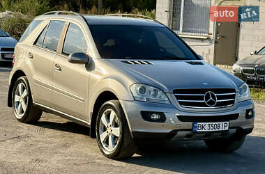 Внедорожник / Кроссовер Mercedes-Benz M-Class 2005 в 