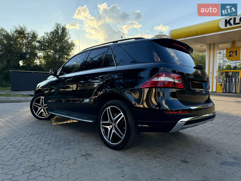 Внедорожник / Кроссовер Mercedes-Benz M-Class 2014 в Киеве