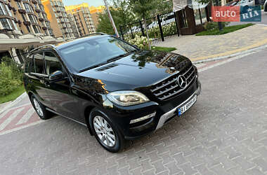 Позашляховик / Кросовер Mercedes-Benz M-Class 2013 в 