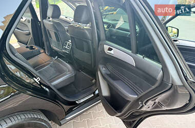 Позашляховик / Кросовер Mercedes-Benz M-Class 2013 в 
