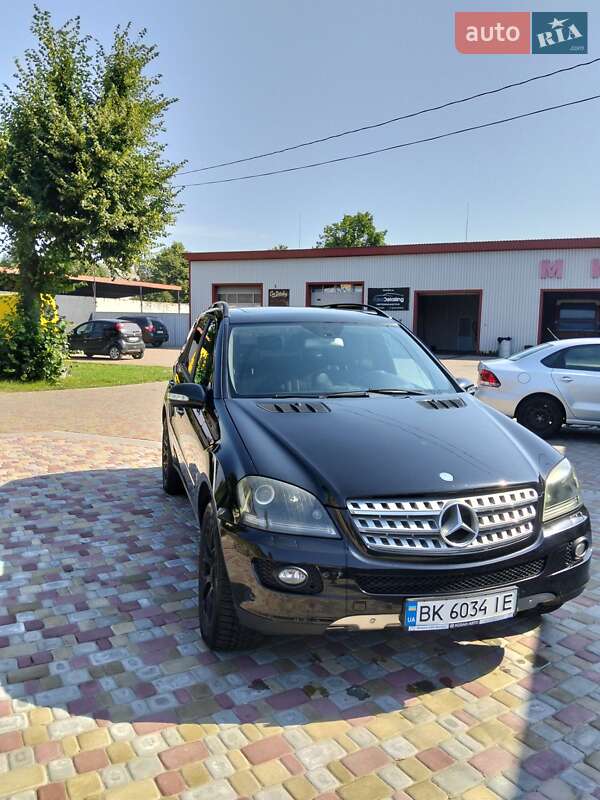 Внедорожник / Кроссовер Mercedes-Benz M-Class 2006 в Костополе