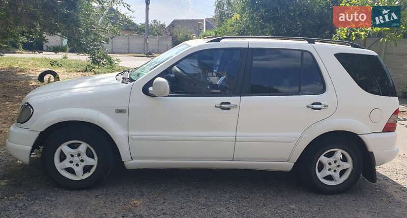 Внедорожник / Кроссовер Mercedes-Benz M-Class 1998 в Николаеве