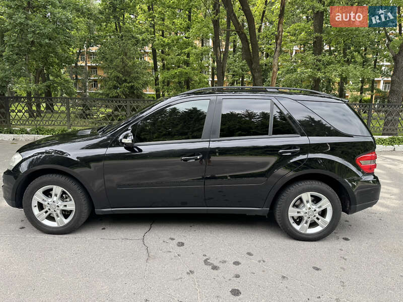 Внедорожник / Кроссовер Mercedes-Benz M-Class 2005 в Хмельнике