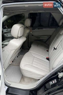 Позашляховик / Кросовер Mercedes-Benz M-Class 2005 в 