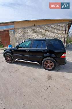 Внедорожник / Кроссовер Mercedes-Benz M-Class 2000 в 