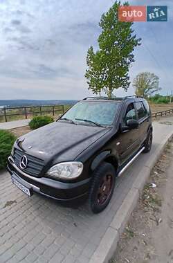 Внедорожник / Кроссовер Mercedes-Benz M-Class 2000 в 