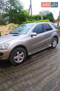 Позашляховик / Кросовер Mercedes-Benz M-Class 2006 в 