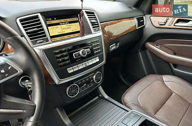 Позашляховик / Кросовер Mercedes-Benz M-Class 2012 в 