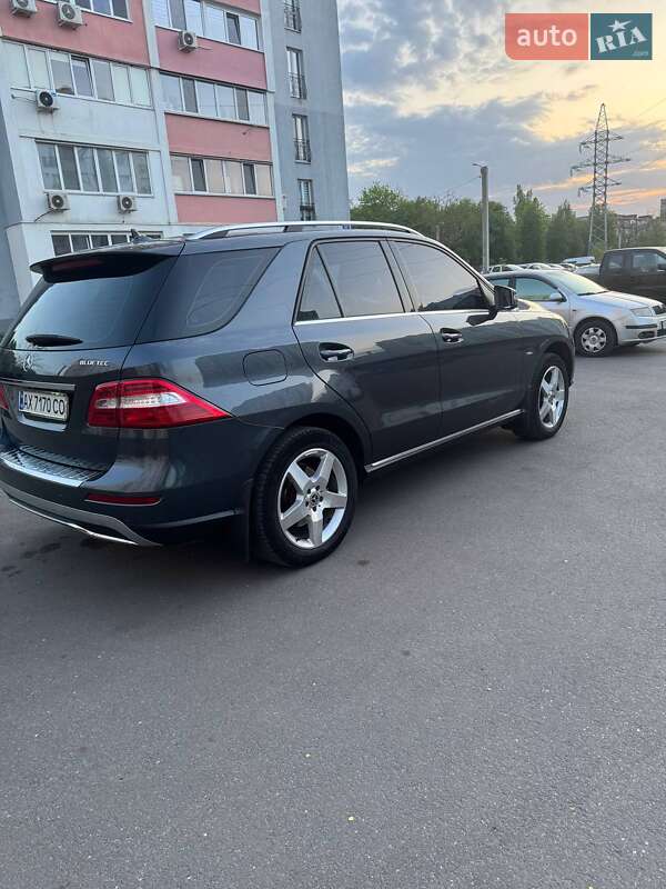 Внедорожник / Кроссовер Mercedes-Benz M-Class 2012 в Харькове