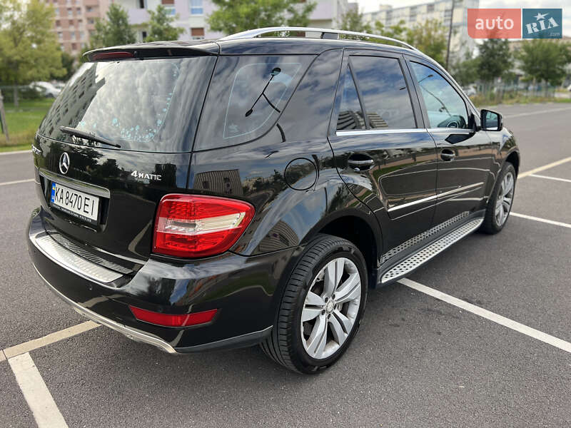 Позашляховик / Кросовер Mercedes-Benz M-Class 2010 в Києві