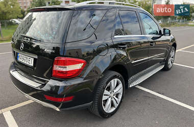 Позашляховик / Кросовер Mercedes-Benz M-Class 2010 в 