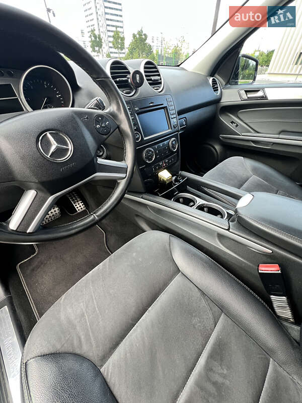 Позашляховик / Кросовер Mercedes-Benz M-Class 2010 в Києві