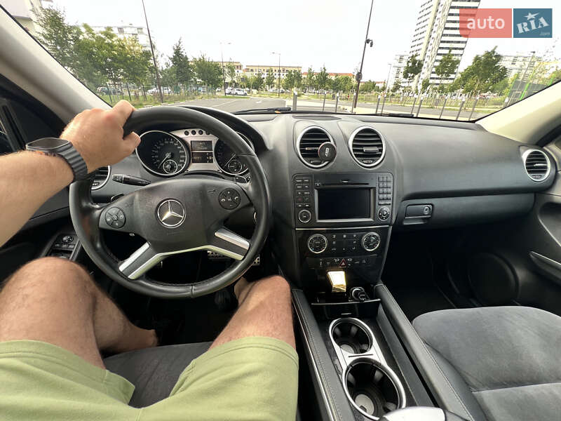 Позашляховик / Кросовер Mercedes-Benz M-Class 2010 в Києві