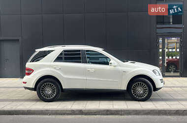 Внедорожник / Кроссовер Mercedes-Benz M-Class 2011 в 