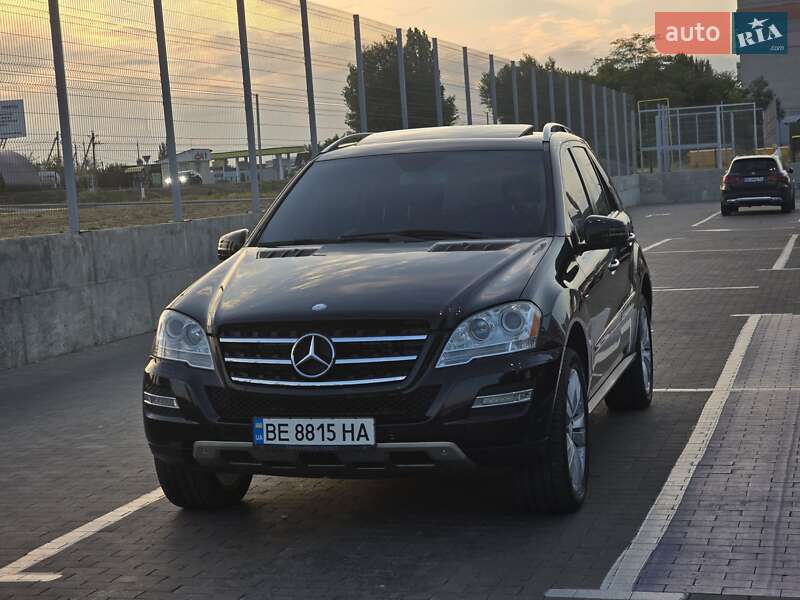 Позашляховик / Кросовер Mercedes-Benz M-Class 2010 в Первомайську