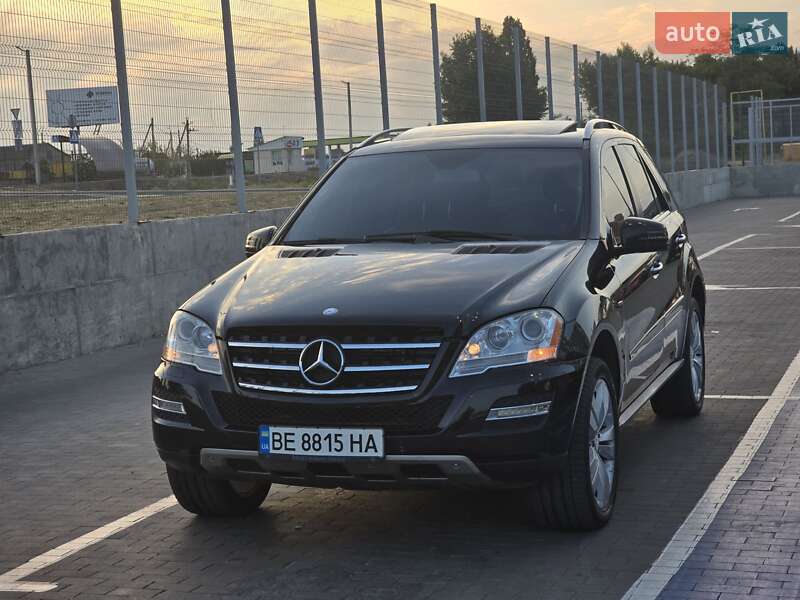 Позашляховик / Кросовер Mercedes-Benz M-Class 2010 в Первомайську