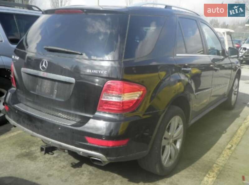 Позашляховик / Кросовер Mercedes-Benz M-Class 2010 в Первомайську