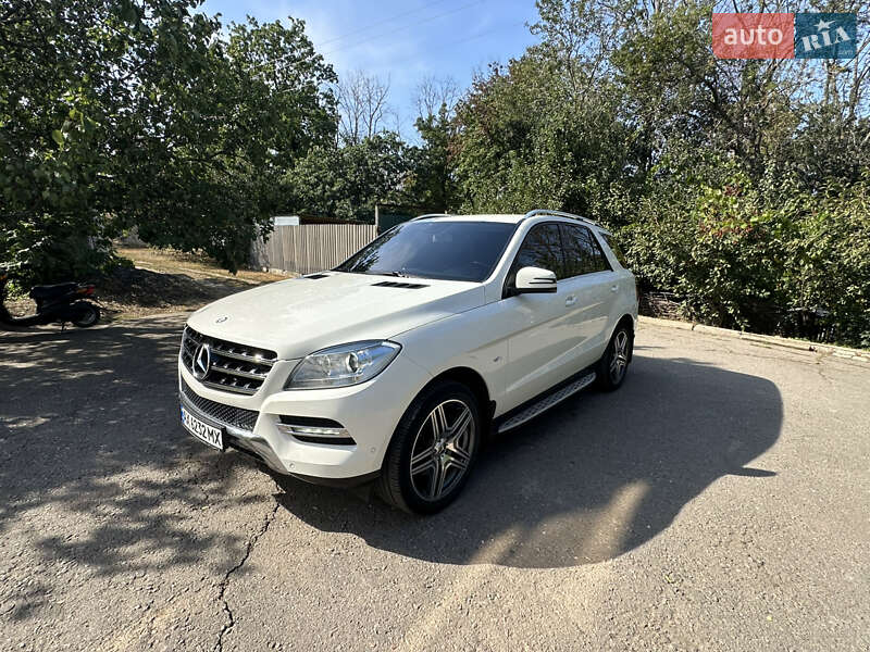 Mercedes-Benz M-Class 2012 Mercedes-Benz M-Class 2012