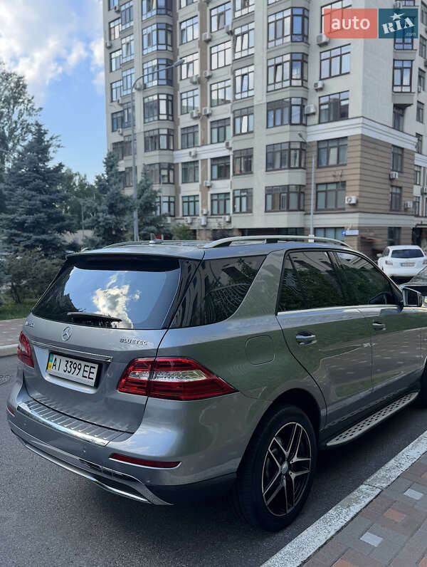 Mercedes-Benz M-Class 2011