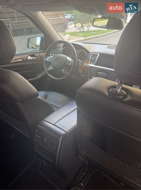 Внедорожник / Кроссовер Mercedes-Benz M-Class 2011 в Киеве