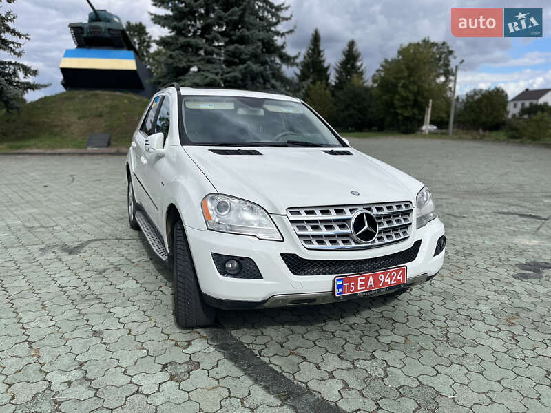 Внедорожник / Кроссовер Mercedes-Benz M-Class 2011 в Дубно