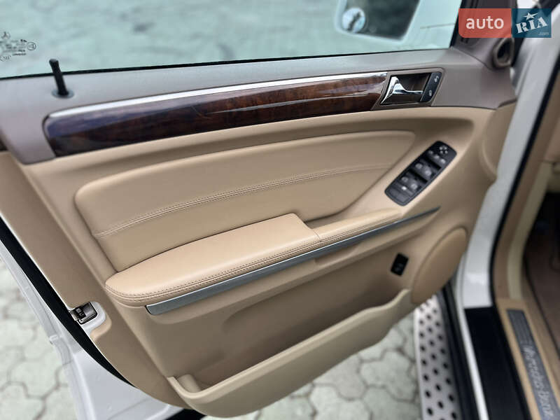 Внедорожник / Кроссовер Mercedes-Benz M-Class 2011 в Дубно