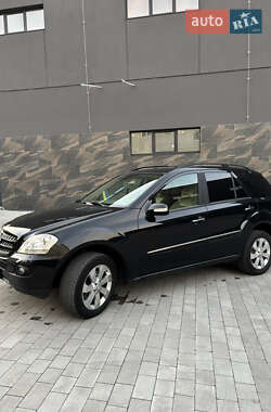 Внедорожник / Кроссовер Mercedes-Benz M-Class 2005 в 