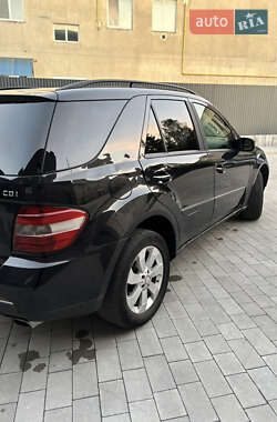 Внедорожник / Кроссовер Mercedes-Benz M-Class 2005 в 
