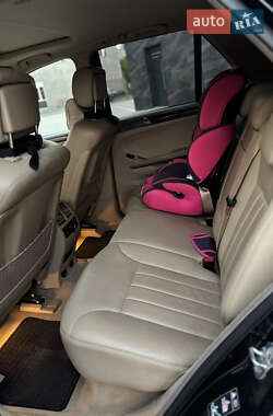 Внедорожник / Кроссовер Mercedes-Benz M-Class 2005 в 