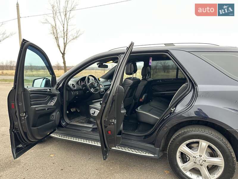 Позашляховик / Кросовер Mercedes-Benz M-Class 2010 в Кривому Розі