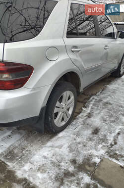 Внедорожник / Кроссовер Mercedes-Benz M-Class 2005 в 