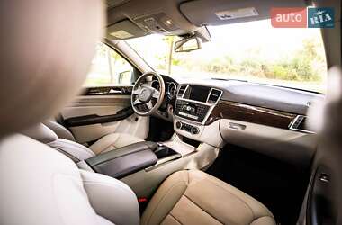 Позашляховик / Кросовер Mercedes-Benz M-Class 2015 в 