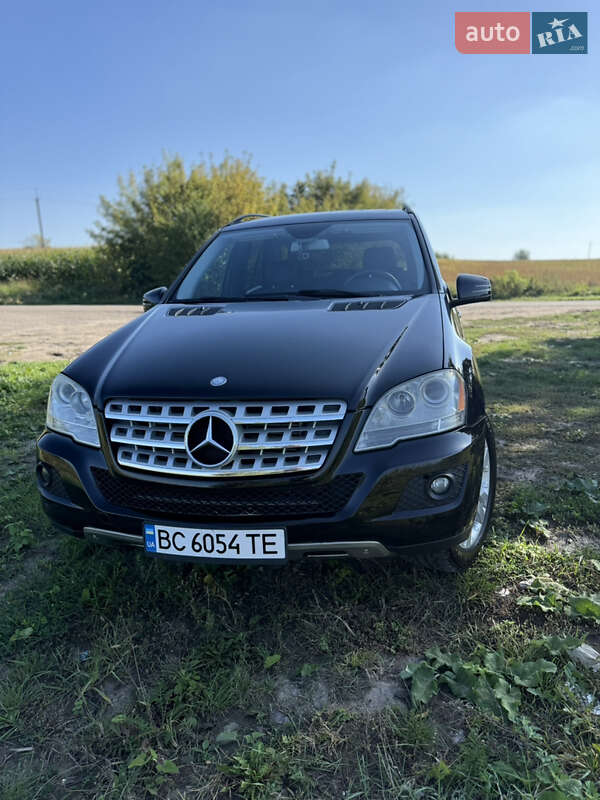 Внедорожник / Кроссовер Mercedes-Benz M-Class 2011 в Куликове