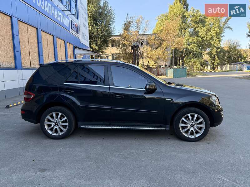 Позашляховик / Кросовер Mercedes-Benz M-Class 2011 в Києві
