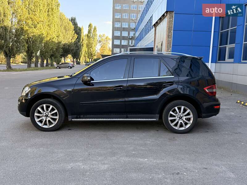 Позашляховик / Кросовер Mercedes-Benz M-Class 2011 в Києві