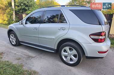 Внедорожник / Кроссовер Mercedes-Benz M-Class 2011 в 