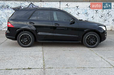 Внедорожник / Кроссовер Mercedes-Benz M-Class 2011 в 