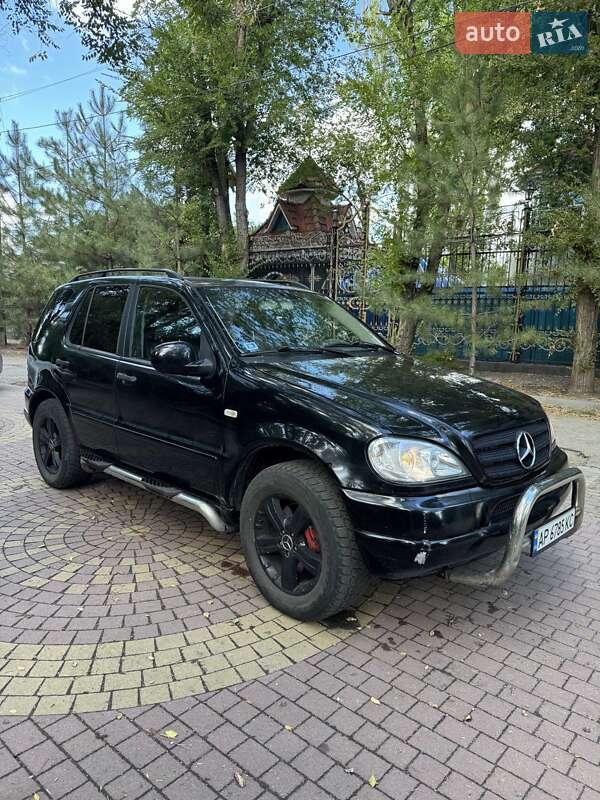 Mercedes-Benz M-Class 2000