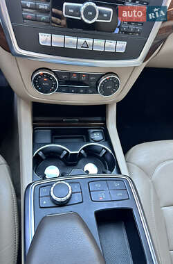 Внедорожник / Кроссовер Mercedes-Benz M-Class 2015 в 