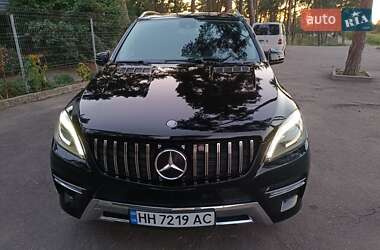 Позашляховик / Кросовер Mercedes-Benz M-Class 2014 в 