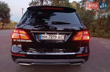 Позашляховик / Кросовер Mercedes-Benz M-Class 2014 в 