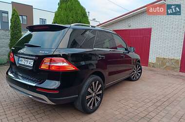 Позашляховик / Кросовер Mercedes-Benz M-Class 2014 в 