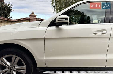 Позашляховик / Кросовер Mercedes-Benz M-Class 2013 в 