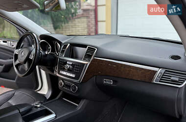 Позашляховик / Кросовер Mercedes-Benz M-Class 2013 в 