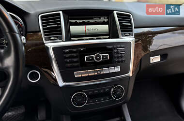 Позашляховик / Кросовер Mercedes-Benz M-Class 2013 в 