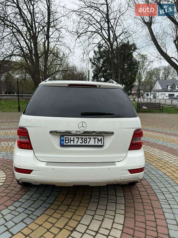 Позашляховик / Кросовер Mercedes-Benz M-Class 2009 в Одесі