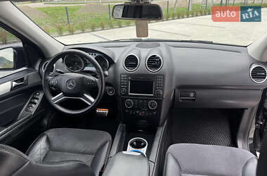 Внедорожник / Кроссовер Mercedes-Benz M-Class 2010 в 