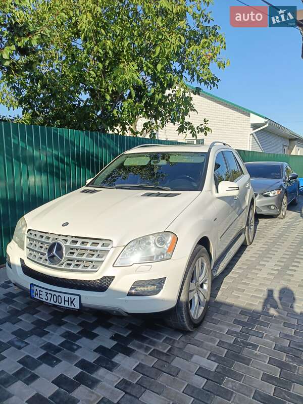 Mercedes-Benz M-Class 2011