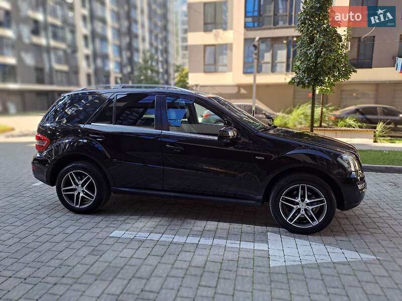 Позашляховик / Кросовер Mercedes-Benz M-Class 2011 в Івано-Франківську