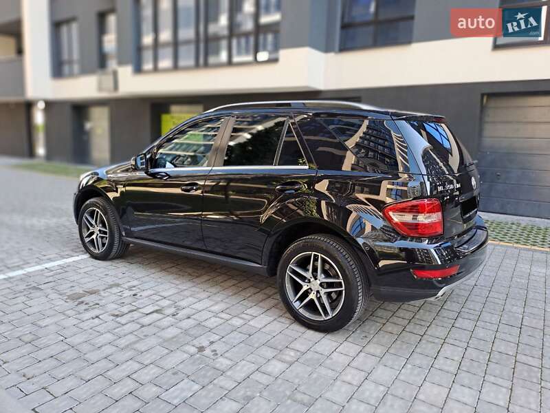Позашляховик / Кросовер Mercedes-Benz M-Class 2011 в Івано-Франківську